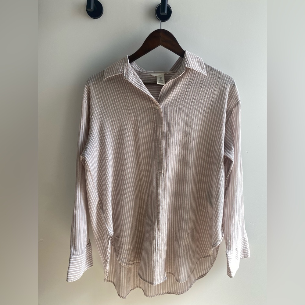 H and M 100% cotton shirt, size S. 011.